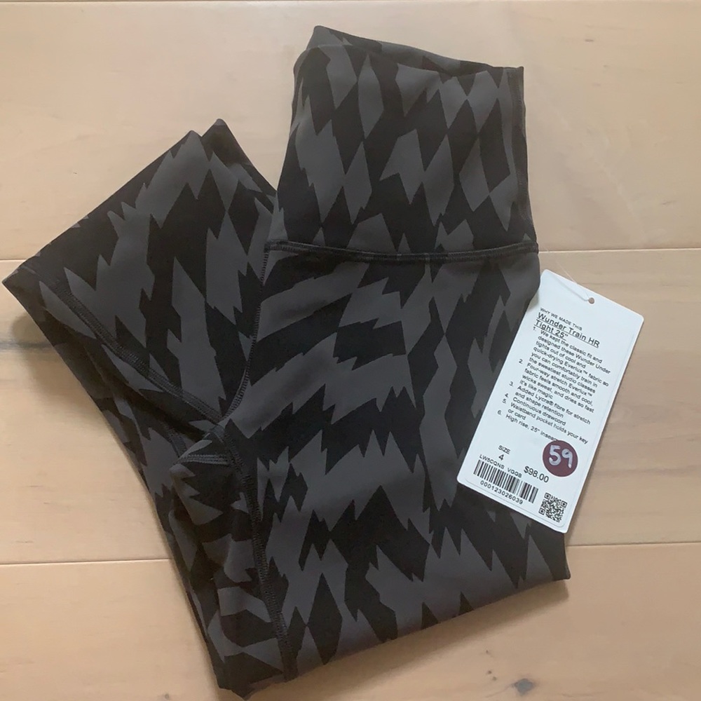 NWT Wunder Under 25” sz 4